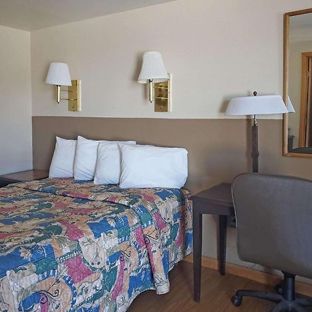 Rodeway Inn Бъфало Екстериор снимка