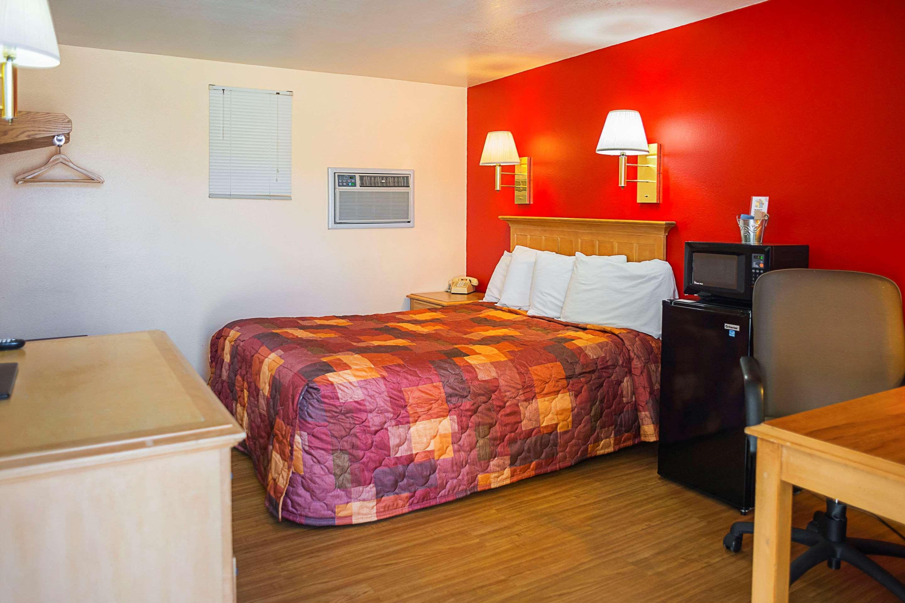 Rodeway Inn Бъфало Екстериор снимка