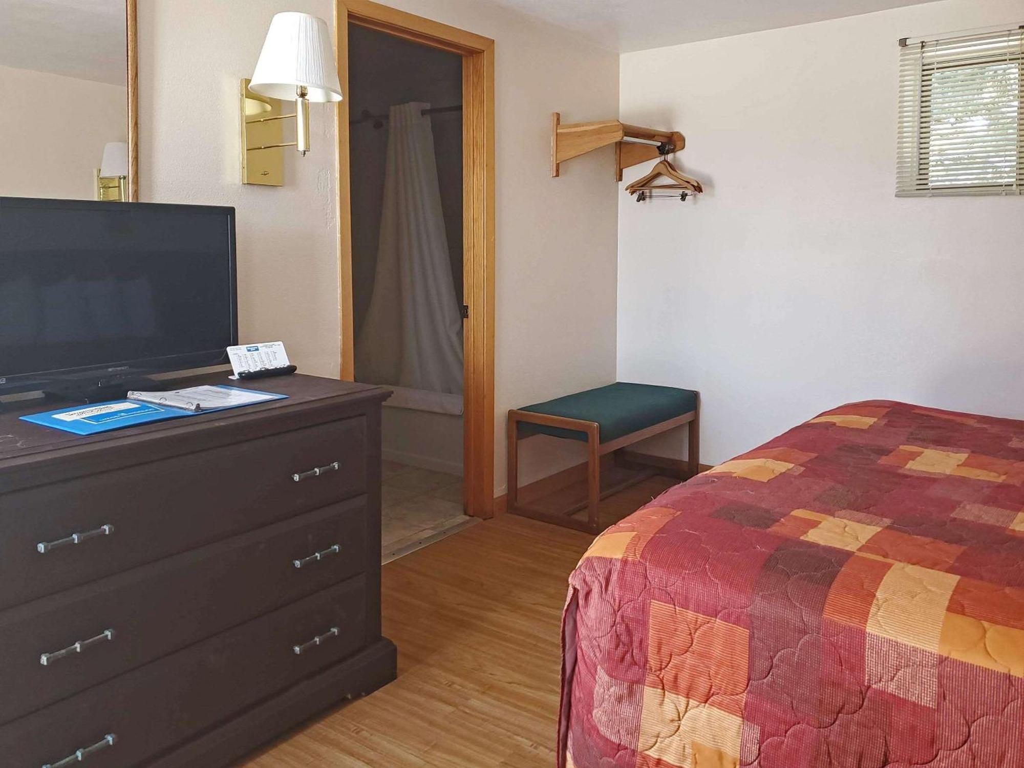 Rodeway Inn Бъфало Екстериор снимка