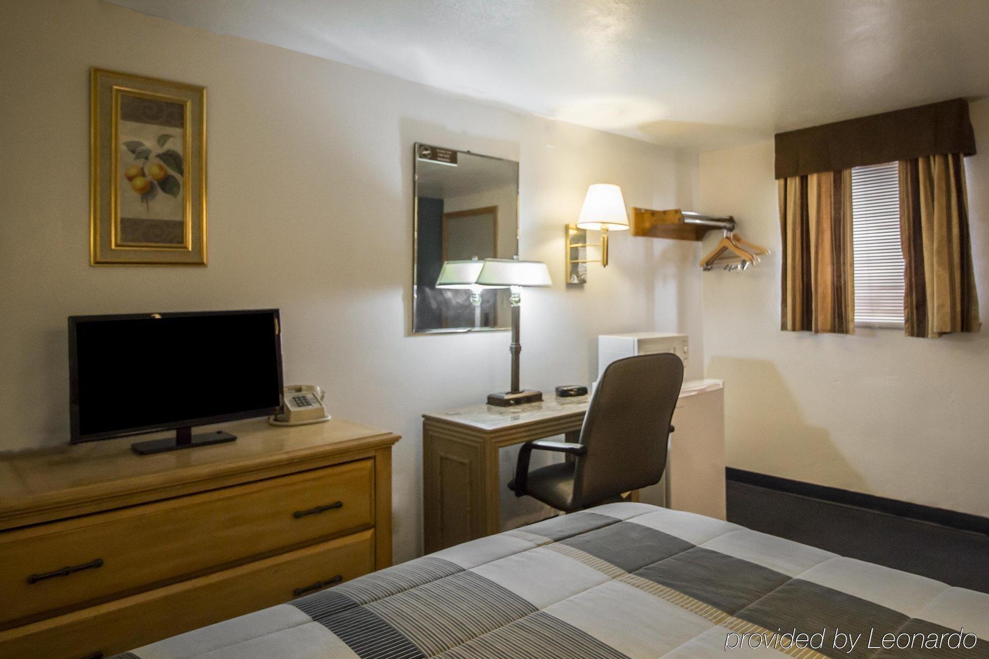 Rodeway Inn Бъфало Екстериор снимка