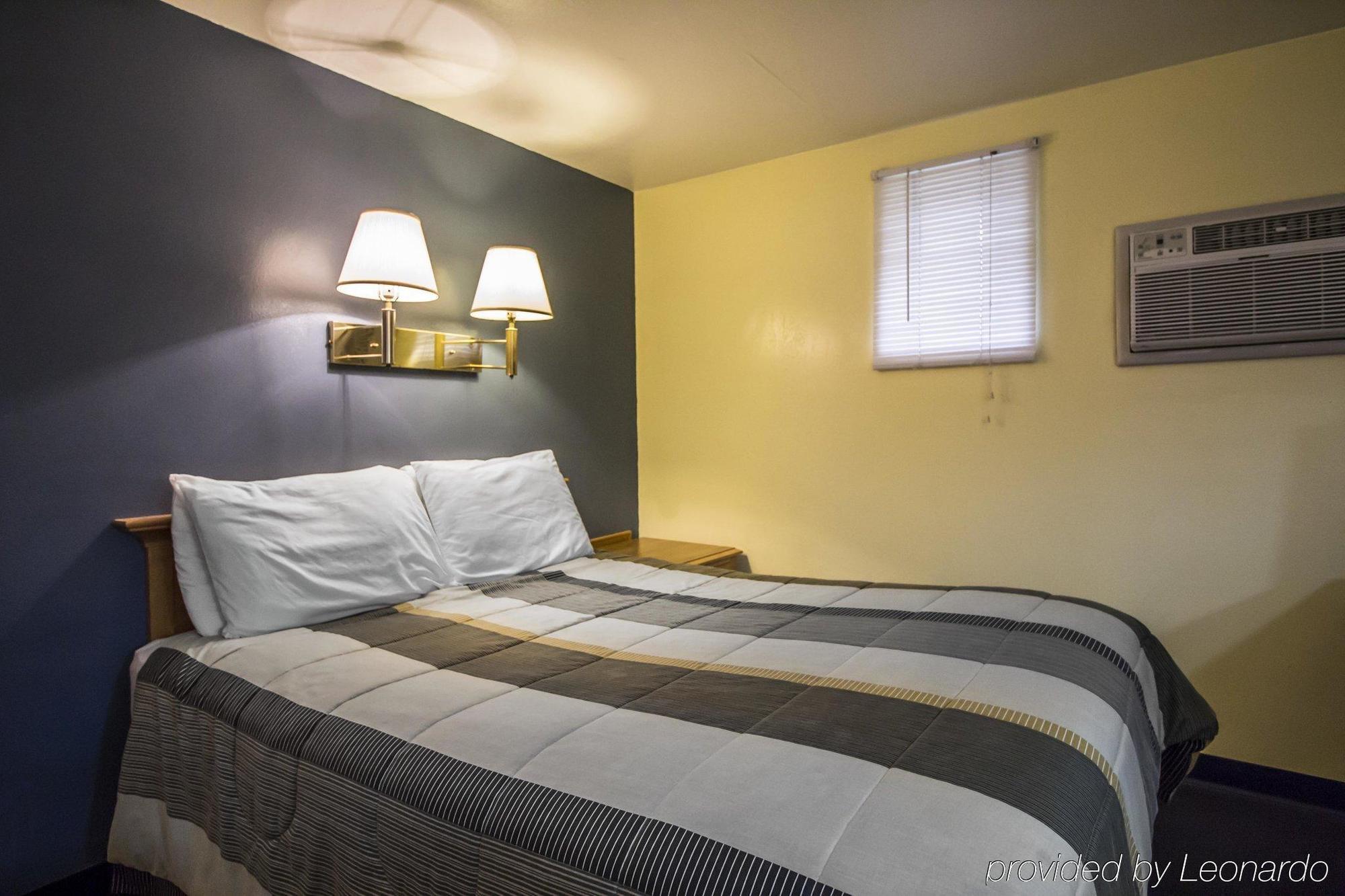 Rodeway Inn Бъфало Екстериор снимка