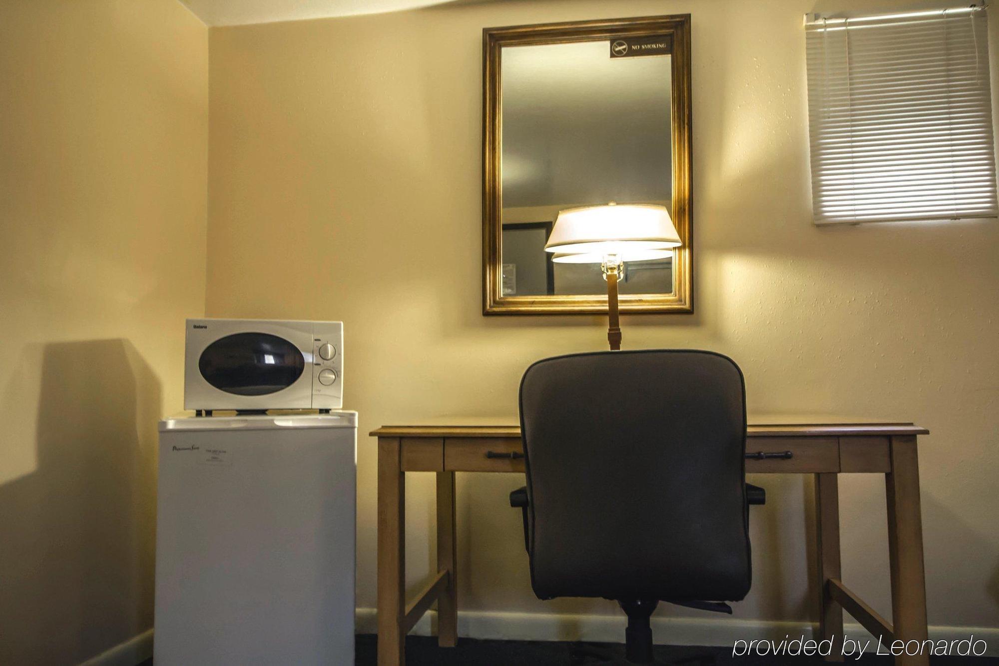 Rodeway Inn Бъфало Екстериор снимка